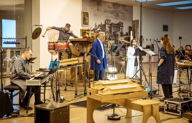 Bei „The great Wayfinders“ kommt einiges zusammen –  Vocalsolisten, Technik, Musikinstrumente und Kunst.<span class='image-autor'>Foto: Gerald Ulmann</span>
