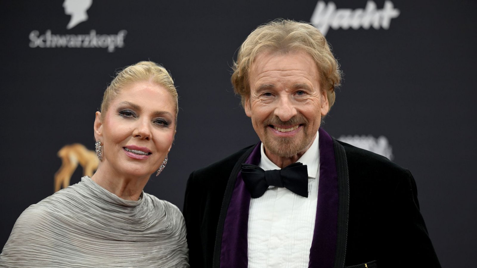 Leicht abgemagerter - aber tapferer - Thomas Gottschalk (75) mit Ehefrau Karina Mroß (62).Foto: Felix Hörhager/dpa/Felix Hörhager Leicht abgemagerter - aber tapferer - Thomas Gottschalk (75) mit Ehefrau Karina Mroß (62).Foto: Felix Hörhager/dpa/Felix Hörhager