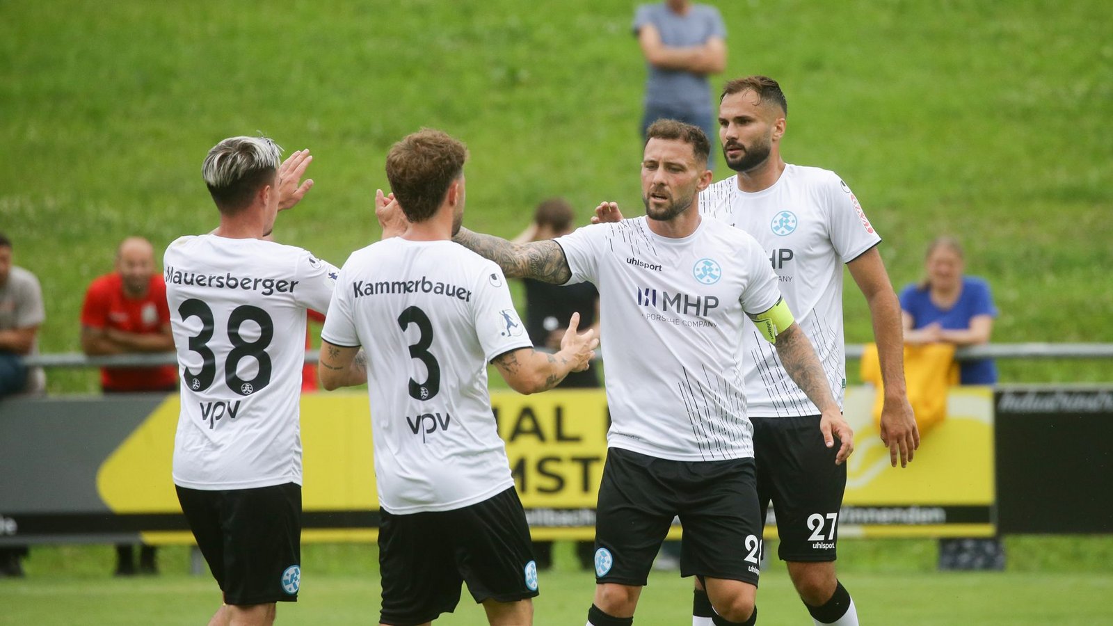 Torjubel: Christian Mauersberger, David Kammerbauer, Lukas Kiefer, Daniel Kalajdzic (v.li.)Foto: Pressefoto Baumann/Hansjürgen Britsch