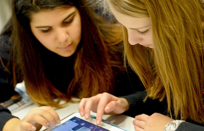 Aktuell kommt in Baden-Württemberg im Durchschnitt ein Laptop auf vier Schüler.<span class='image-autor'>Foto: picture alliance/dpa/Arne Dedert</span>