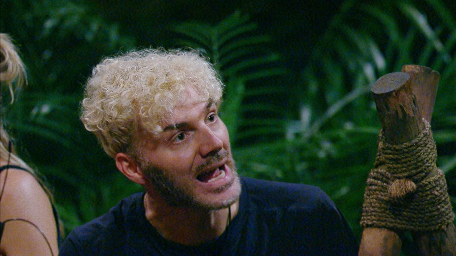 Sam möchte, dass Edith ihre Hände wäscht, bevor sie das Essen anfasst.Foto: RTL/Folge 18_010 Sam möchte, dass Edith ihre Hände wäscht, bevor sie das Essen anfasst.Foto: RTL/Folge 18_010