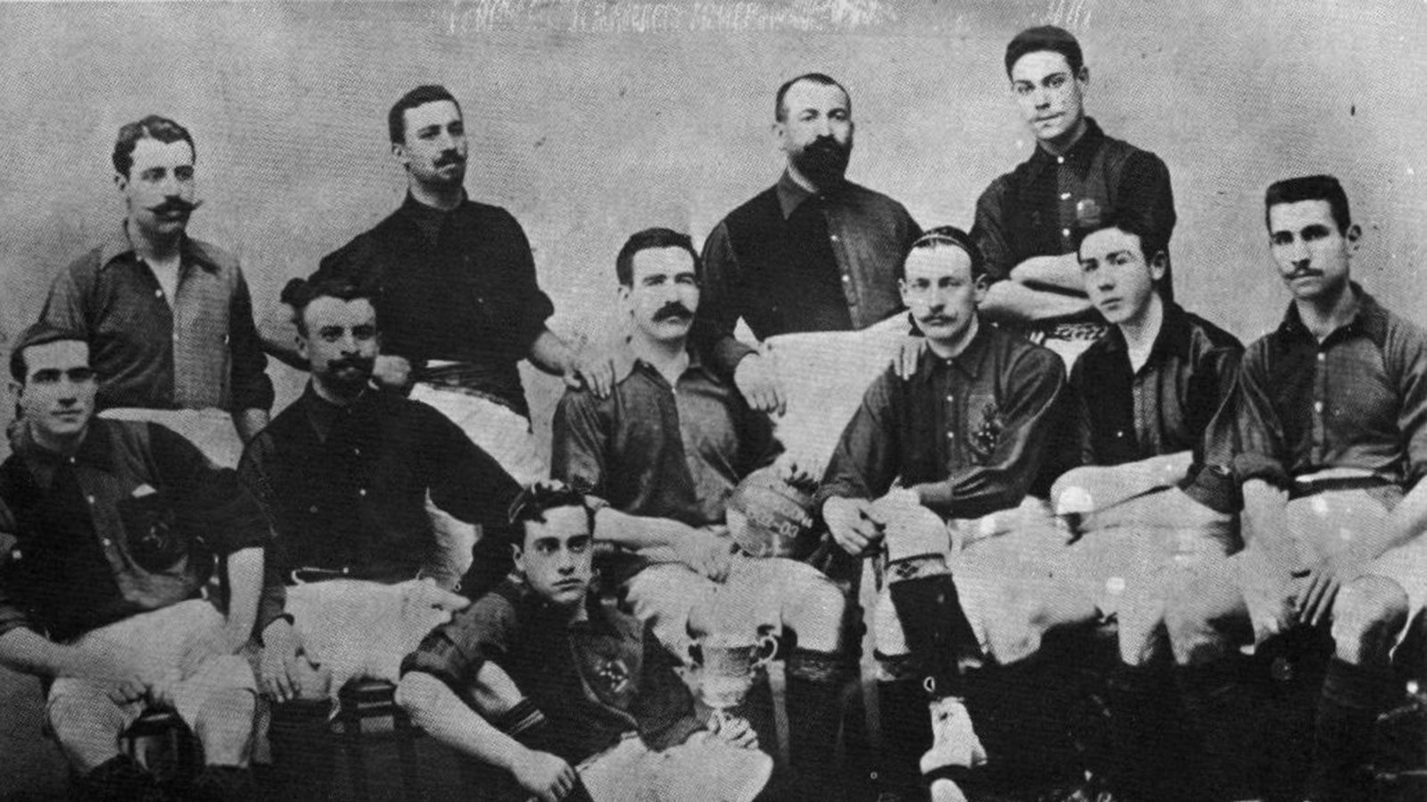 So gut sah das Team des FC Barcelona um Otto Maier (vorne liegend) im Jahr 1903 aus.Foto: Paul Hartmann /G So gut sah das Team des FC Barcelona um Otto Maier (vorne liegend) im Jahr 1903 aus.Foto: Paul Hartmann /G