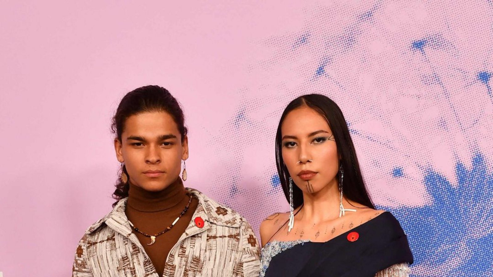 Der kanadische Schauspieler D’Pharaoh Woon-A-Tai (links) und US-Model und Schauspielerin Quannah Chasinghorse besuchten die „Green Carpet Fashion Awards“ebenfalls.Foto: AFP/VALERIE MACON Der kanadische Schauspieler D’Pharaoh Woon-A-Tai (links) und US-Model und Schauspielerin Quannah Chasinghorse besuchten die „Green Carpet Fashion Awards“ebenfalls.Foto: AFP/VALERIE MACON