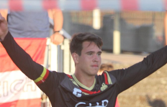 Nach dem verwandelten Matchball genießt Angreifer Andreas Knodel den Triumph erst einmal ganz still. <span class='image-autor'>Foto: Nachreiner</span>