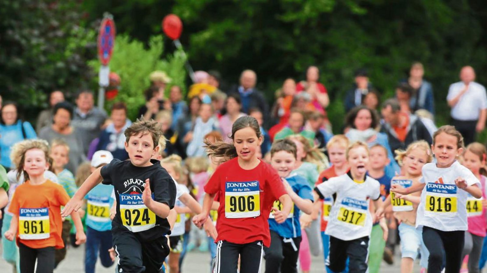 Nicht mehr auf Asphalt, sondern auf dem Rasen des Sportplatzes werden die Bambini beim Oberriexinger Volkslauf laufen. Foto: Küppers Nicht mehr auf Asphalt, sondern auf dem Rasen des Sportplatzes werden die Bambini beim Oberriexinger Volkslauf laufen. Foto: Küppers