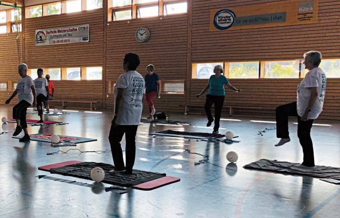 Unter anderem standen beim Aktionstag des TV Sersheim unter dem Motto „Bewegung gegen Krebs“ Gleichgewichts- und Balance-Übungen auf dem Programm. Foto: privat