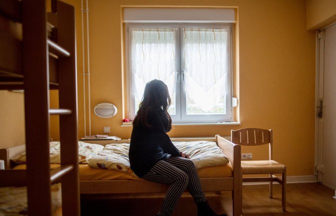 In Baden-Württembergs Frauen- und Kinderschutzhäusern sind 2024 mehr als 7100 Schutzsuchende wegen fehlender Kapazitäten abgewiesen worden. Das Land plant nun, die Zahl der Plätze schrittweise zu erhöhen (Symbolfoto).<span class='image-autor'>dpa</span>