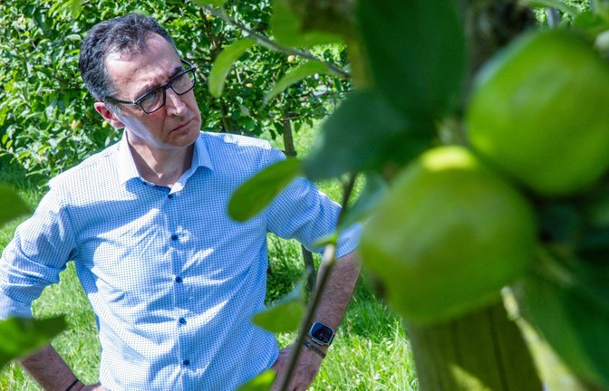 Fünf Tage reiste Landwirtschaftsminister Cem Özdemir durchs Land – und zwar vor allem: aufs Land.<span class='image-autor'>Foto: dpa/Jens Büttner</span>