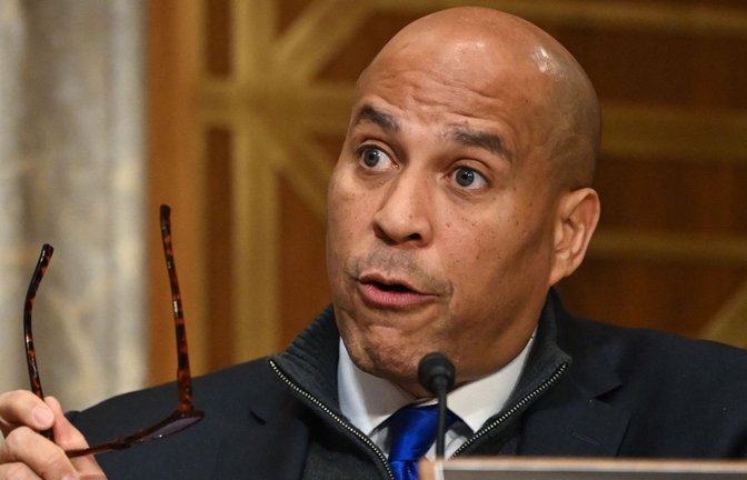 US-Senator Cory Booker hat eine Protestrede gegen Trump gehalten und mit 25 Stunden den bisherigen Rekord geknackt.<span class='image-autor'>Foto: AFP/ANDREW CABALLERO-REYNOLDS</span>