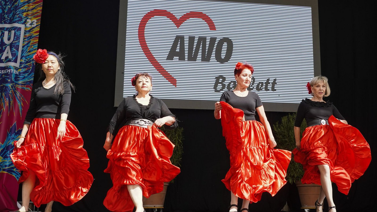 Ohne Sombrero, mit Kostümen: das Awo-Ballett.Foto: dpa/Uwe Anspach Ohne Sombrero, mit Kostümen: das Awo-Ballett.Foto: dpa/Uwe Anspach