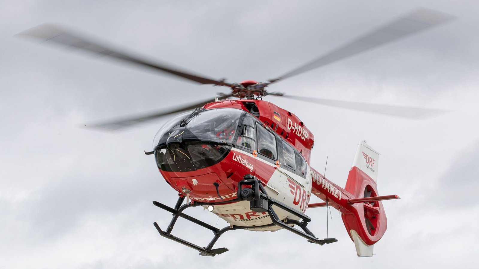 Ein Rettungshubschrauber war im Einsatz. (Symbolbild)Foto: Daniel Karmann/dpa/Daniel Karmann Ein Rettungshubschrauber war im Einsatz. (Symbolbild)Foto: Daniel Karmann/dpa/Daniel Karmann