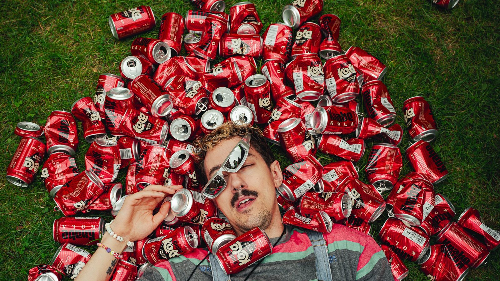 Streamer Maximilian Knabe bringt mit "Knabe Kola" ein weiteres Getränk auf den Markt.Foto: © Instinct3 Streamer Maximilian Knabe bringt mit "Knabe Kola" ein weiteres Getränk auf den Markt.Foto: © Instinct3