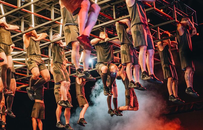 In „Physical 100“ treten  100 Menschen in einen sportlichen Wettkampf.<span class='image-autor'>Foto: Netflix</span>
