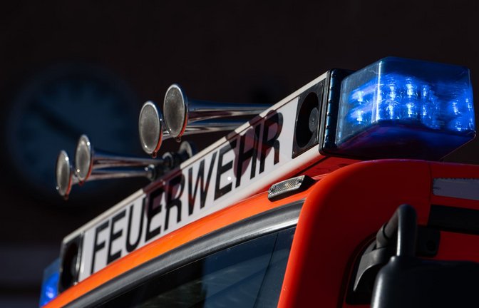 Die Löscharbeiten der Feuerwehr laufen noch. (Symbolfoto)<span class='image-autor'>Foto: picture alliance/dpa/Marijan Murat</span>