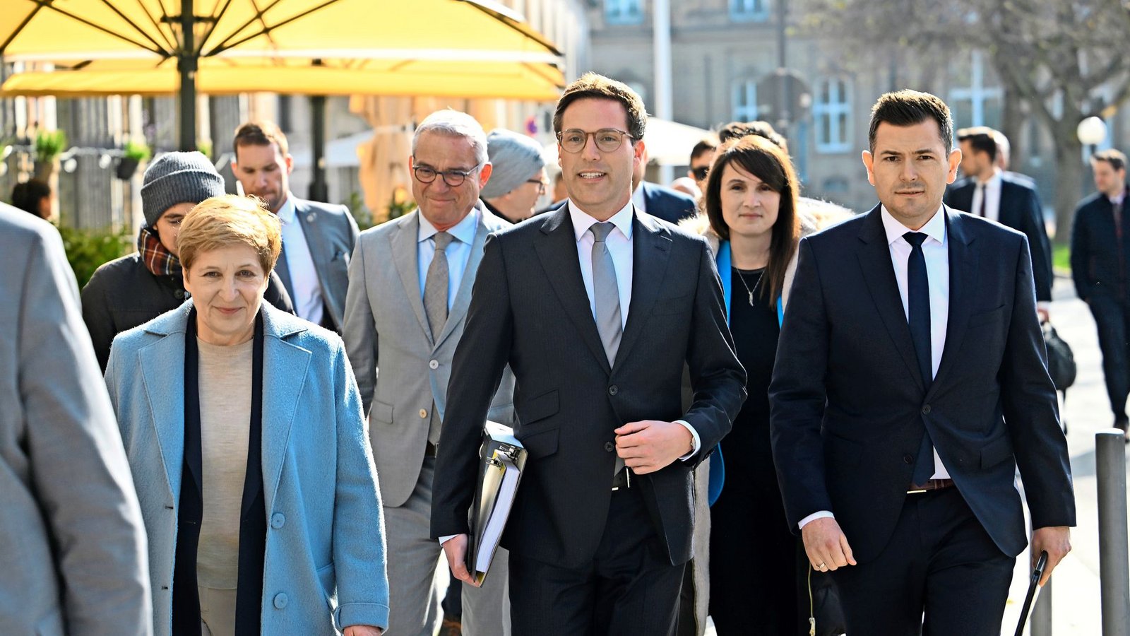 Auf dem Weg zum Sondieren: Hagel und UnterstützerFoto: Marijan Murat/dpa