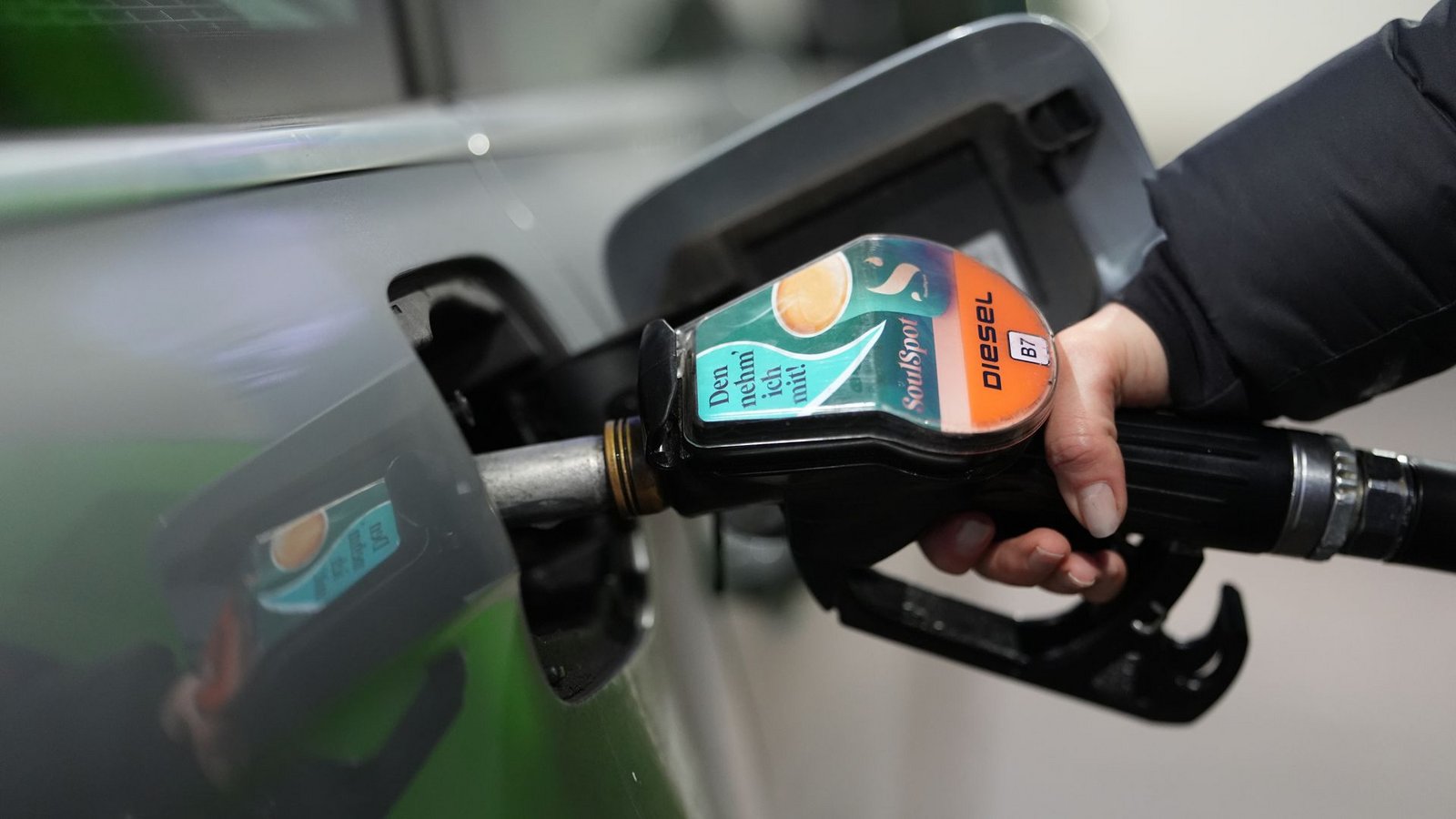 Die Spritpreise sind diese Woche wieder gestiegen. (Symbolfoto)Foto: dpa/Marcus Brandt