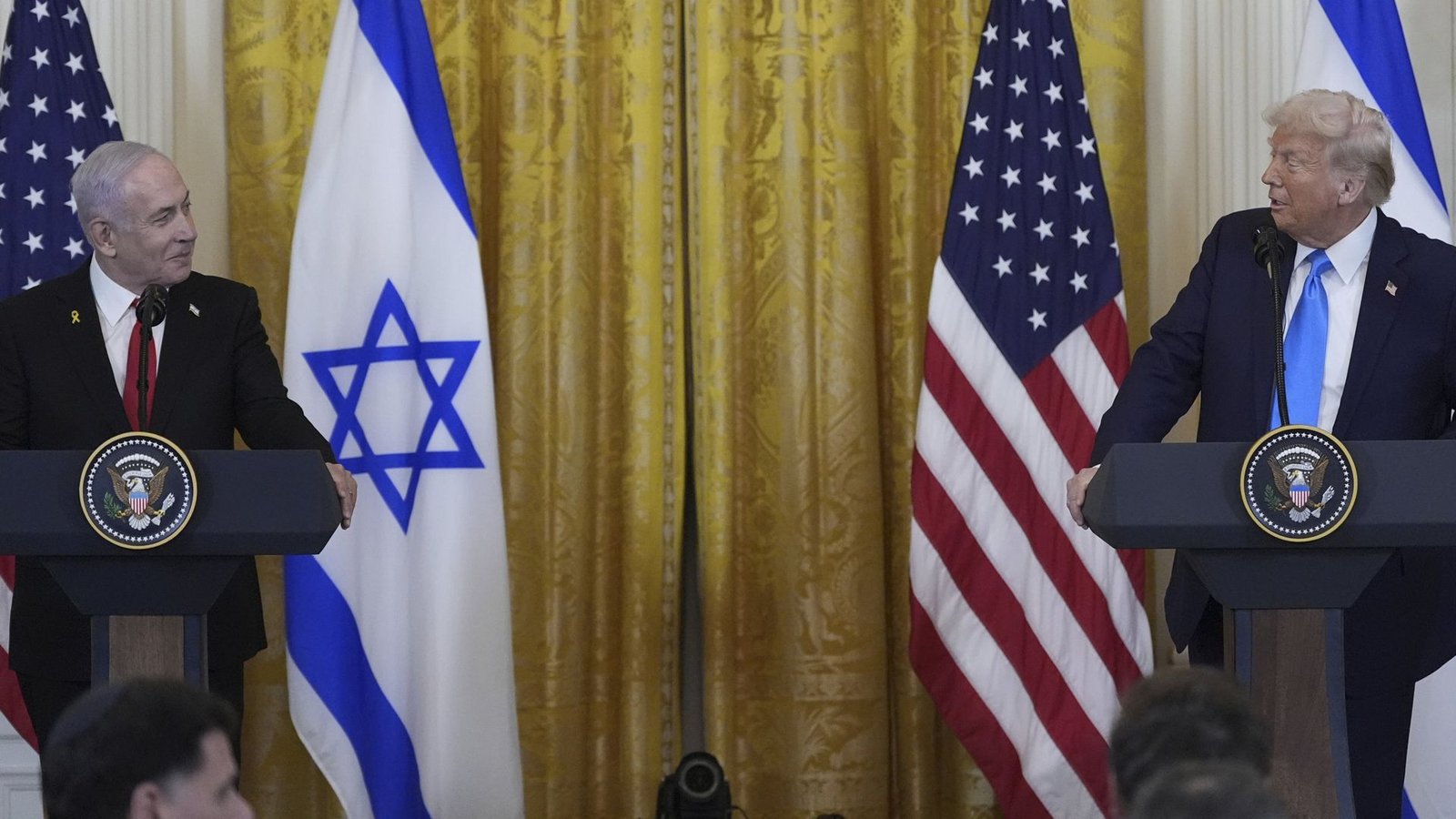 Trump (rechts) präsentierte seinen provokanten Plan im Beisein von Israels Premier Netanjahu.Foto: dpa/Alex Brandon