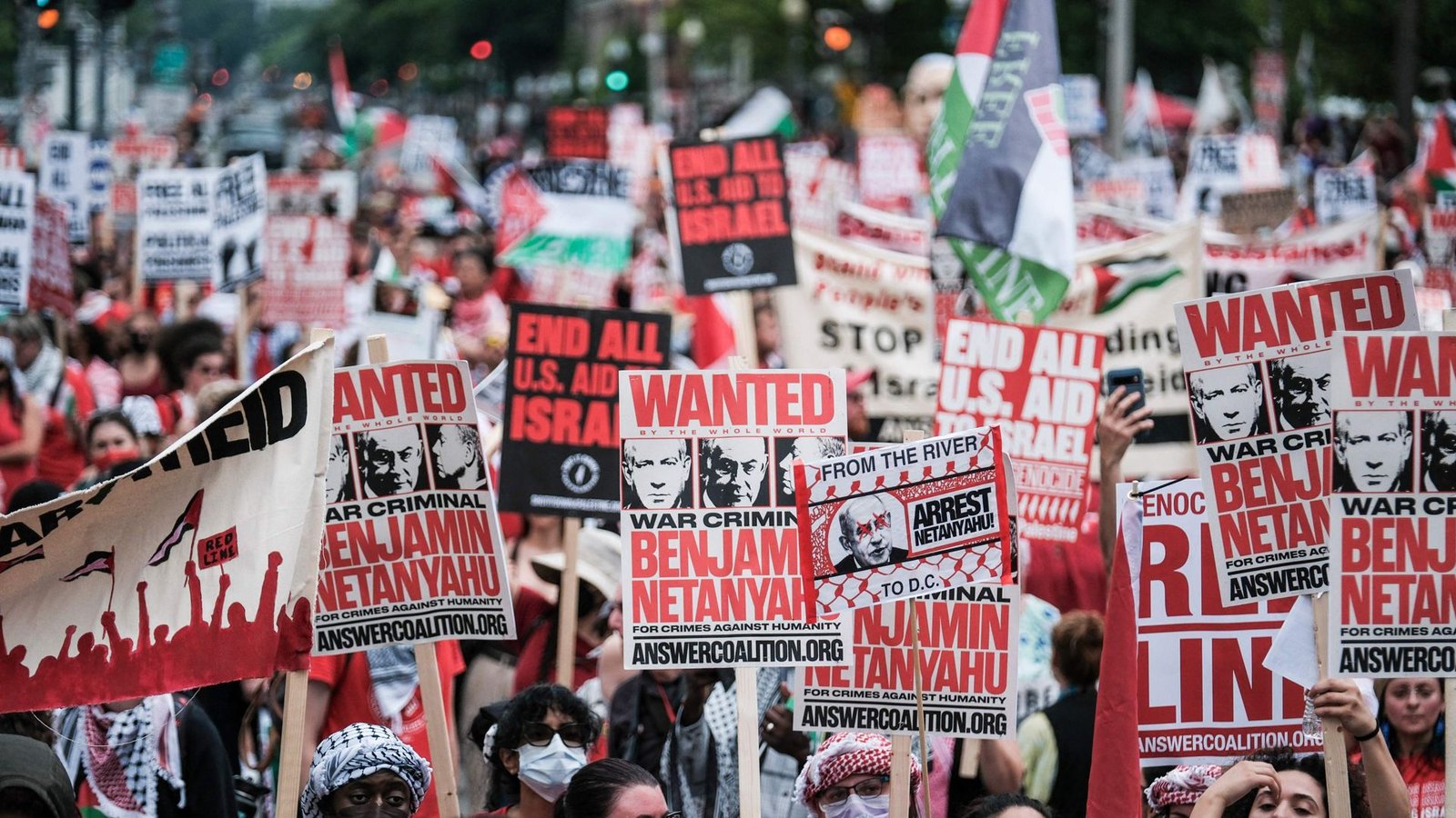 Vor dem Kapitol kam es zu Protesten.Foto: Getty Images via AFP/MICHAEL A. MCCOY Vor dem Kapitol kam es zu Protesten.Foto: Getty Images via AFP/MICHAEL A. MCCOY