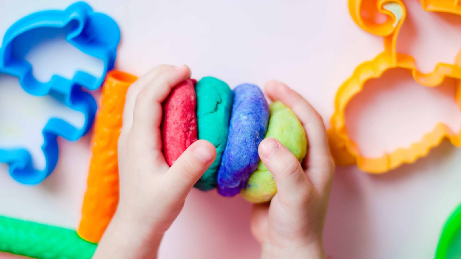 Ein Spaß für alle Kinder: Knete.Foto: Ilina Yuliia
