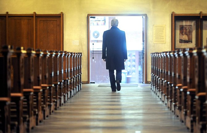 Mancher entdeckt die Kirche wieder neu für sich.<span class='image-autor'>Foto: dpa/Ingo Wagner</span>