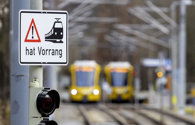 Im Landesmobilitätsgesetz ist schon eine Nahverkehrsabgabe vorgesehen. Das geht den Grünen nicht weit genug.<span class='image-autor'>Foto: imago images/Arnulf Hettrich</span>