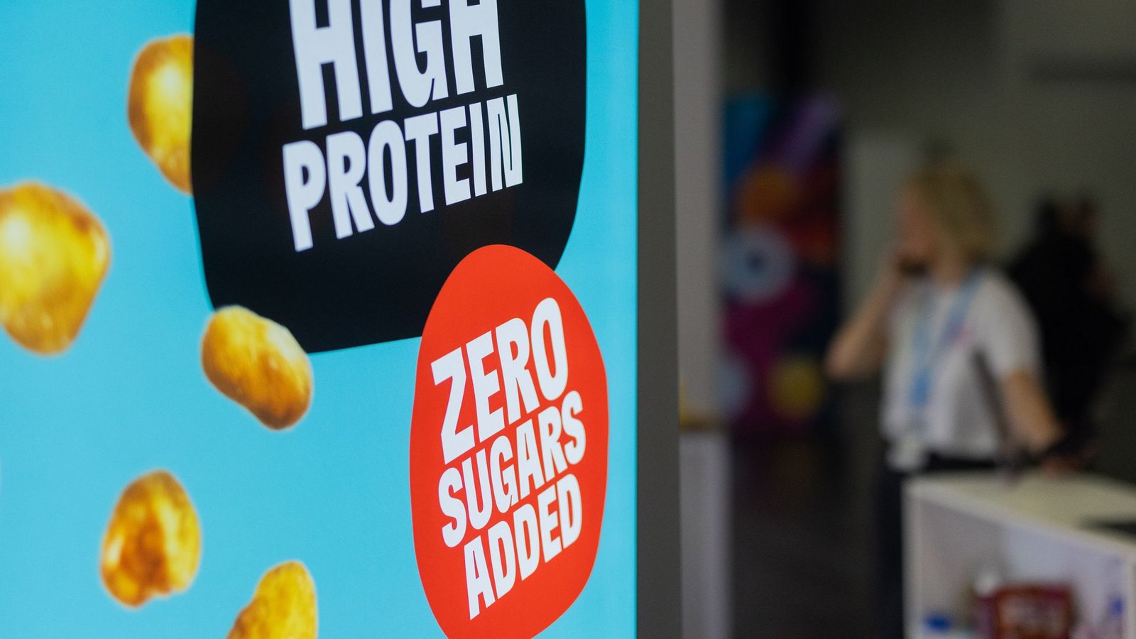 Eine Botschaft der Fibo: Bewegung ist wichtig, dabei aber bitte nicht die richtige Ernährung vergessen.Foto: Rolf Vennenbernd/dpa