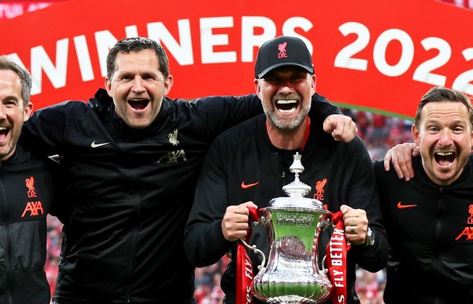 Trainer Jürgen Klopp (2.v.r.) gewann mit dem FC Liverpool den FA Cup.<span class='image-autor'>Foto: Ian Walton/AP/dpa</span>