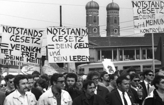 Die Verfassungsänderung für die Notstandsgesetzgebung evozierte Protest – besonders unter Studenten und Intellektuellen.<span class='image-autor'>Foto: imago images/Heinz Gebhardt/Heinz Gebhardt via www.imago-images.de</span>