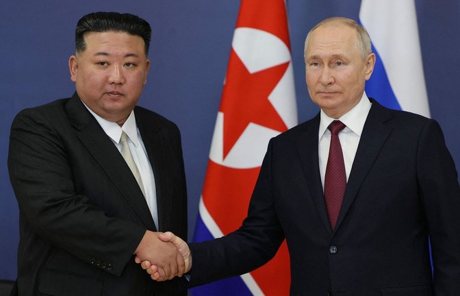 Im September vorigen Jahres trafen sich Wladimir Putin (re.) und Kim Jong Un in der russischen Amur-Region.<span class='image-autor'>Foto: AFP/VLADIMIR SMIRNOV</span>