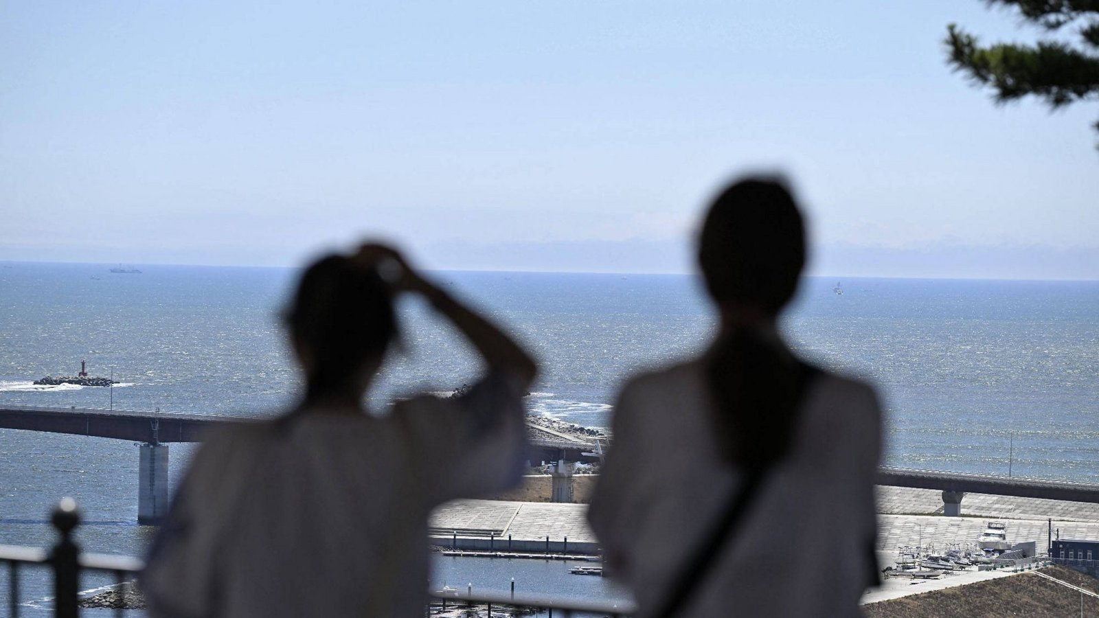 An der Küste im Nordosten Japans herrscht eine Tsunami-Warnung.Foto: IMAGO/Kyodo News/IMAGO An der Küste im Nordosten Japans herrscht eine Tsunami-Warnung.Foto: IMAGO/Kyodo News/IMAGO