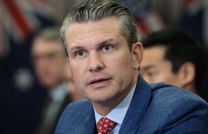 Der neue US-Verteidigungsminister Pete Hegseth: „Der dämlichste Satz in der Militärgeschichte ist: ‚Unsere Vielfalt ist unsere Stärke.‘“<span class='image-autor'>Foto: Getty Images via AFP/ALEX WONG</span>