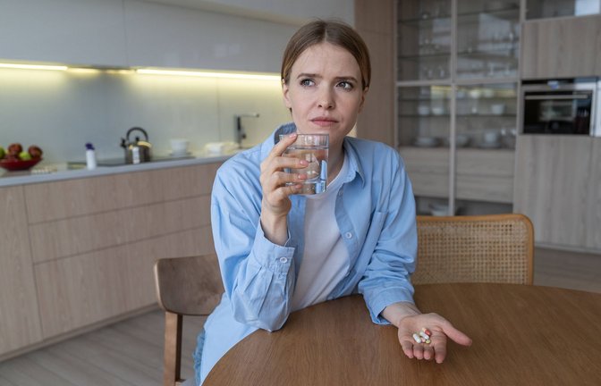 Viele Menschen mit psychischen Erkrankungen nehmen Psychopharmaka. In der Forschung gibt es  Zweifel, ob der Effekt von Antidepressiv wirklich so groß ist.<span class='image-autor'>Foto: IMAGO//Dmitrii Marchenko</span>