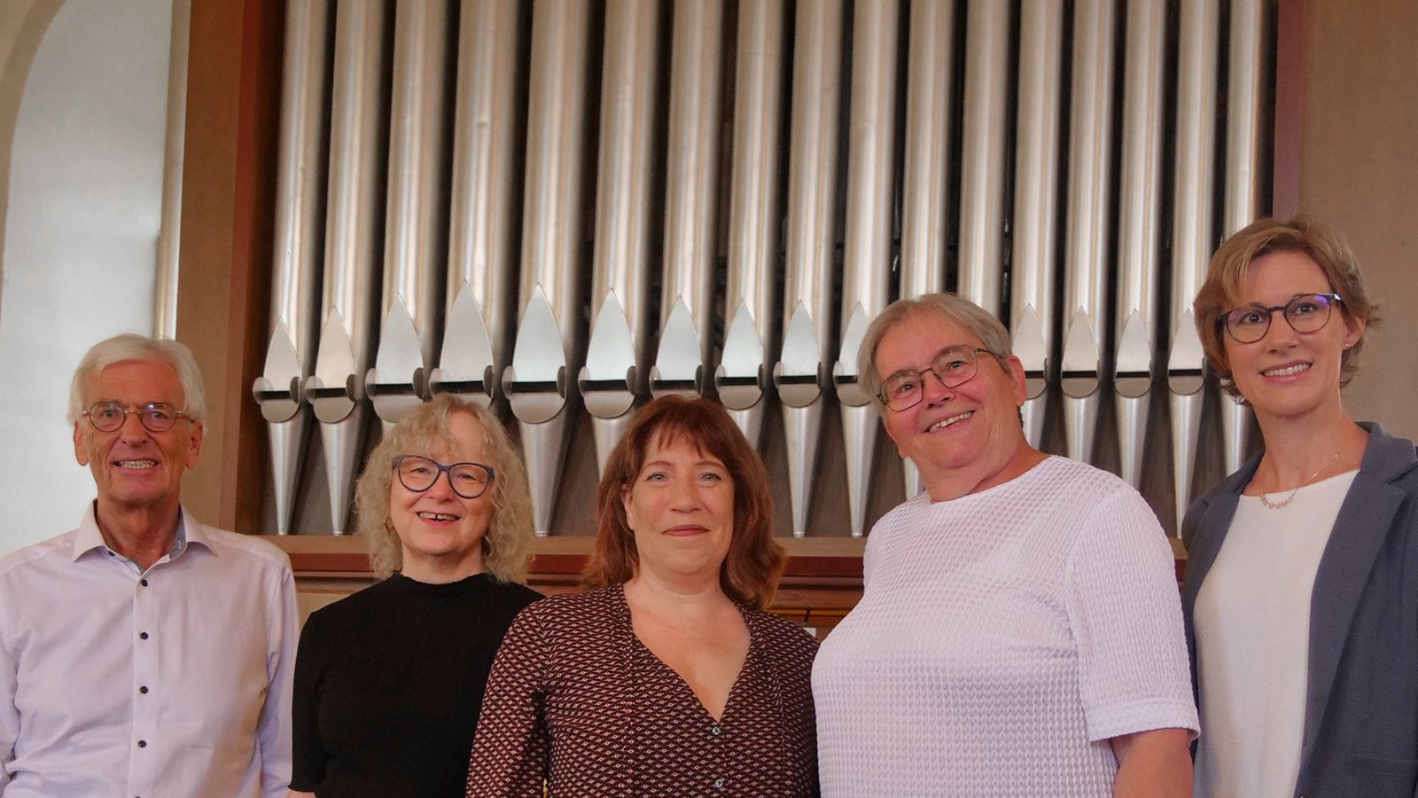 Das Sersheimer Organistenteam, bestehend aus Siegfried Laukner, Brigitte Abele, Dr. Michelle Ruth Büscher, Gerlinde Reinke und Carmen Förnzler (von links), hat die Orgel in der Johanneskirche am Sonntag in die Renovierung verabschiedet. Fotos: Friedrich Das Sersheimer Organistenteam, bestehend aus Siegfried Laukner, Brigitte Abele, Dr. Michelle Ruth Büscher, Gerlinde Reinke und Carmen Förnzler (von links), hat die Orgel in der Johanneskirche am Sonntag in die Renovierung verabschiedet. Fotos: Friedrich