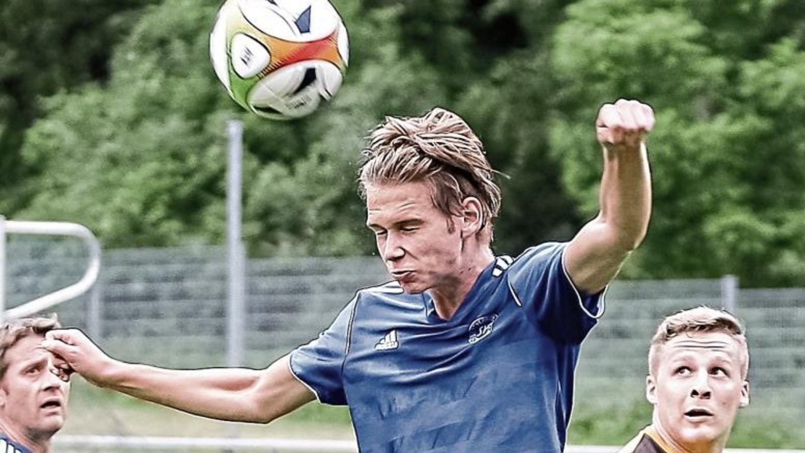 Nils Greinert (links) von der Illinger Reserve klärt in der Kreisliga B 8 per Kopf vor Etienne Wittich von der SGM Hohenhaslach/Freudental II. Foto: Simecek Nils Greinert (links) von der Illinger Reserve klärt in der Kreisliga B 8 per Kopf vor Etienne Wittich von der SGM Hohenhaslach/Freudental II. Foto: Simecek