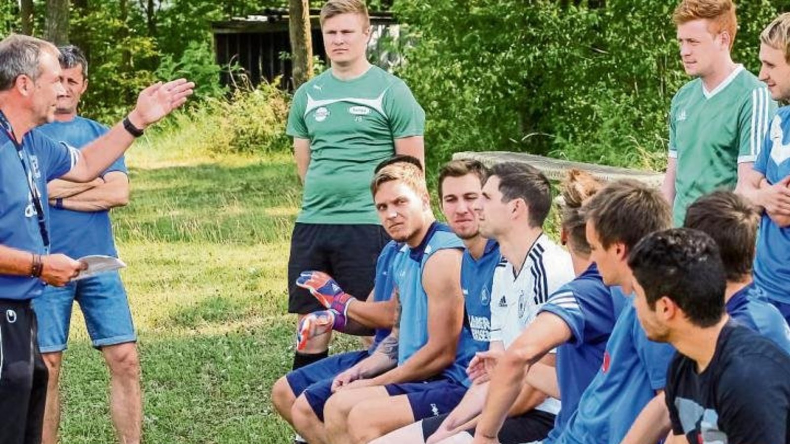 Der neue Trainer des SV Illingen, Bernd Vollmer, hat zum Trainingsauftakt seine Philosophie Fußball zu spielen vorgestellt. Foto: Simecek Der neue Trainer des SV Illingen, Bernd Vollmer, hat zum Trainingsauftakt seine Philosophie Fußball zu spielen vorgestellt. Foto: Simecek