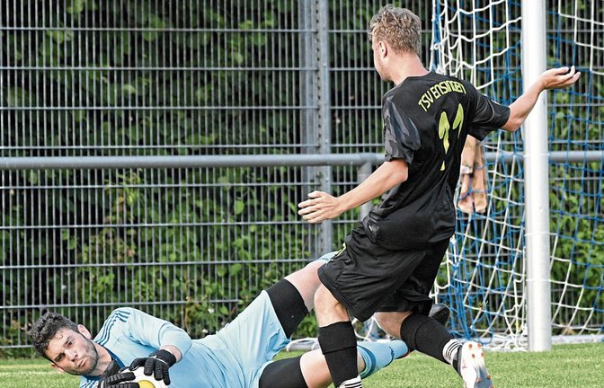 Auf Tobias Linder (links) und seine Vorderleute ist Verlass: Der TSV Kleinglattbach stellt aktuell die zweitbeste Defensive in der A 3. Foto: Leitner