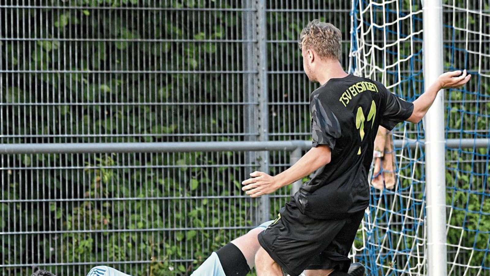 Auf Tobias Linder (links) und seine Vorderleute ist Verlass: Der TSV Kleinglattbach stellt aktuell die zweitbeste Defensive in der A 3. Foto: Leitner Auf Tobias Linder (links) und seine Vorderleute ist Verlass: Der TSV Kleinglattbach stellt aktuell die zweitbeste Defensive in der A 3. Foto: Leitner