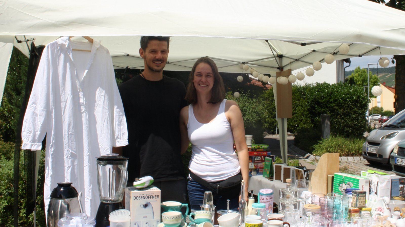 Melanie Banz hat in Kleinglattbach den ersten Garagenflohmarkt organisiert. Fotos: Mross Melanie Banz hat in Kleinglattbach den ersten Garagenflohmarkt organisiert. Fotos: Mross