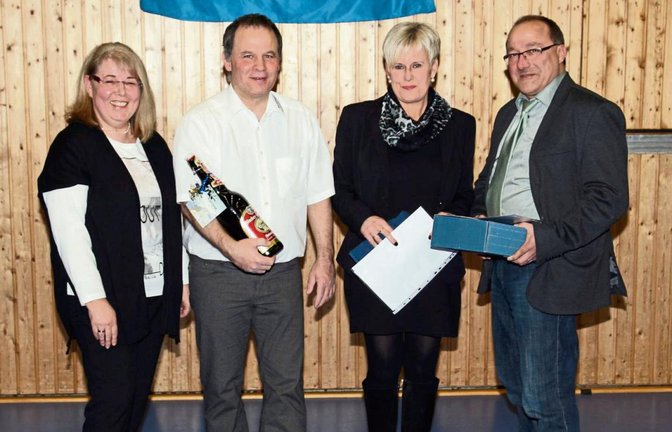 Gerlinde Götz, Gerd Kurfiß, Ute Wamsler und Sieghard Geske (von links) werden beim Neujahrsempfang geehrt.  Fotos: p