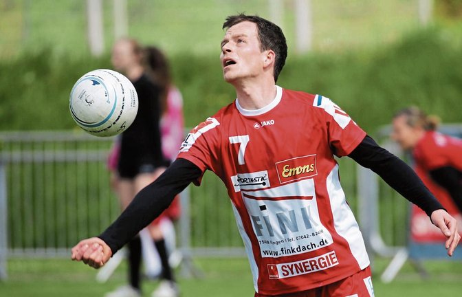 Marco Lochmahr ist vor dem Spiel gegen den TV Waldrennach zuversichtlich – falls die Vaihinger Faustballer konsequent spielen und genug Druck entwickeln Foto: Küppers