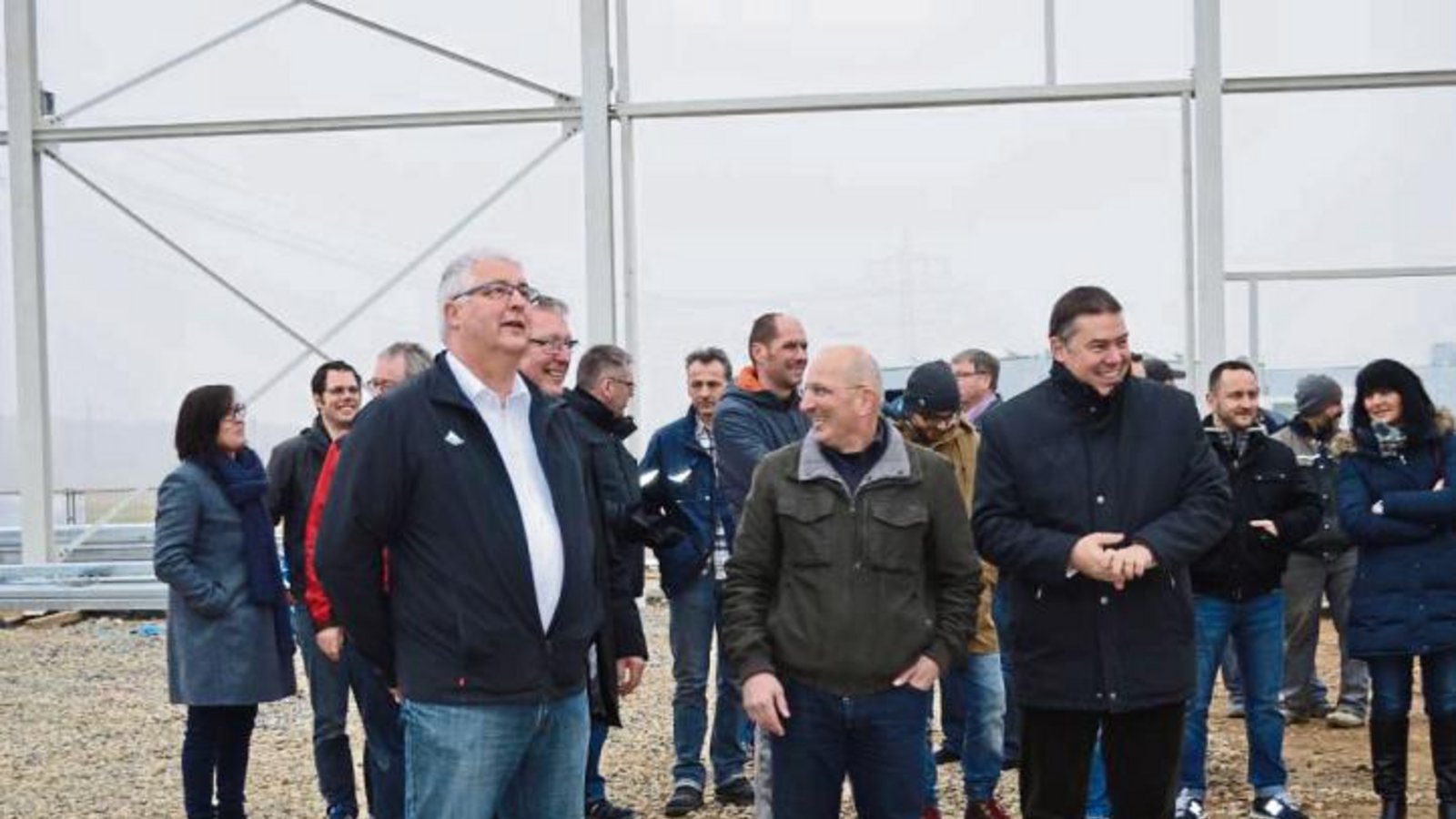 AVT feiert Richtfest in Hochdorf; links Bürgermeister Schäfer. Foto: p AVT feiert Richtfest in Hochdorf; links Bürgermeister Schäfer. Foto: p