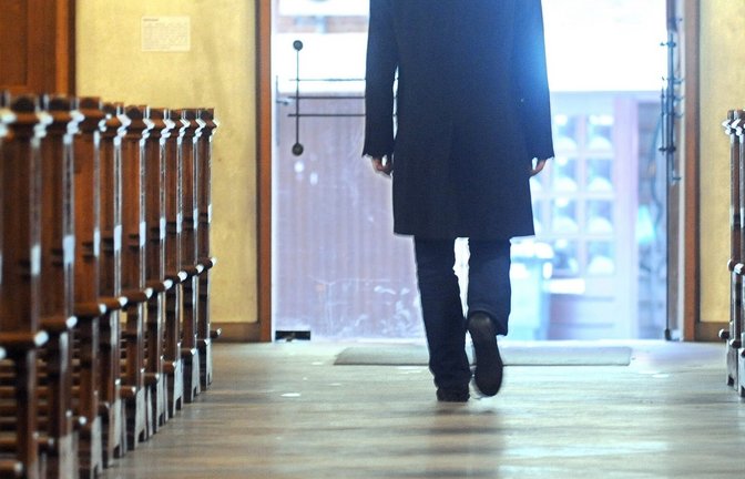 Jedes Jahr verlassen Tausende Menschen die Kirche. Jenseits purer Zahlen stellt sich für die Kirchengemeinden aber die Frage, wer sich vor Ort noch engagiert. Symbolfoto: dpa