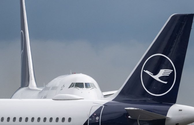 Maschinen der Lufthansa stehen auf dem Frankfurter Flughafen. (zu dpa: «Lufthansa setzt Flüge nach Riad vorübergehend aus»)<span class='image-autor'>Boris Roessler/dpa</span>