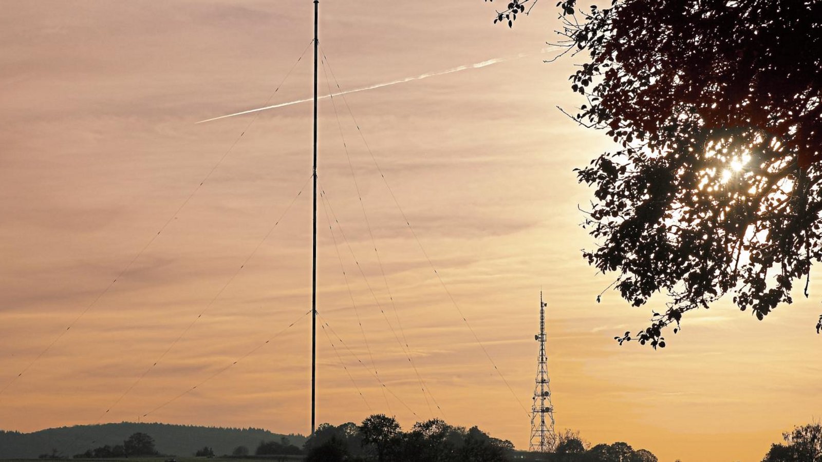 Für viele Mühlackerer ein Identität stiftendes Bauwerk, seit einigen Jahren auch ein Kulturdenkmal: Der 273 Meter hohe Sendermast gilt zudem auch als höchster Turm im Südwesten und vielleicht als einer der letzten dieser Art in ganz Deutschland. Foto: Kollros