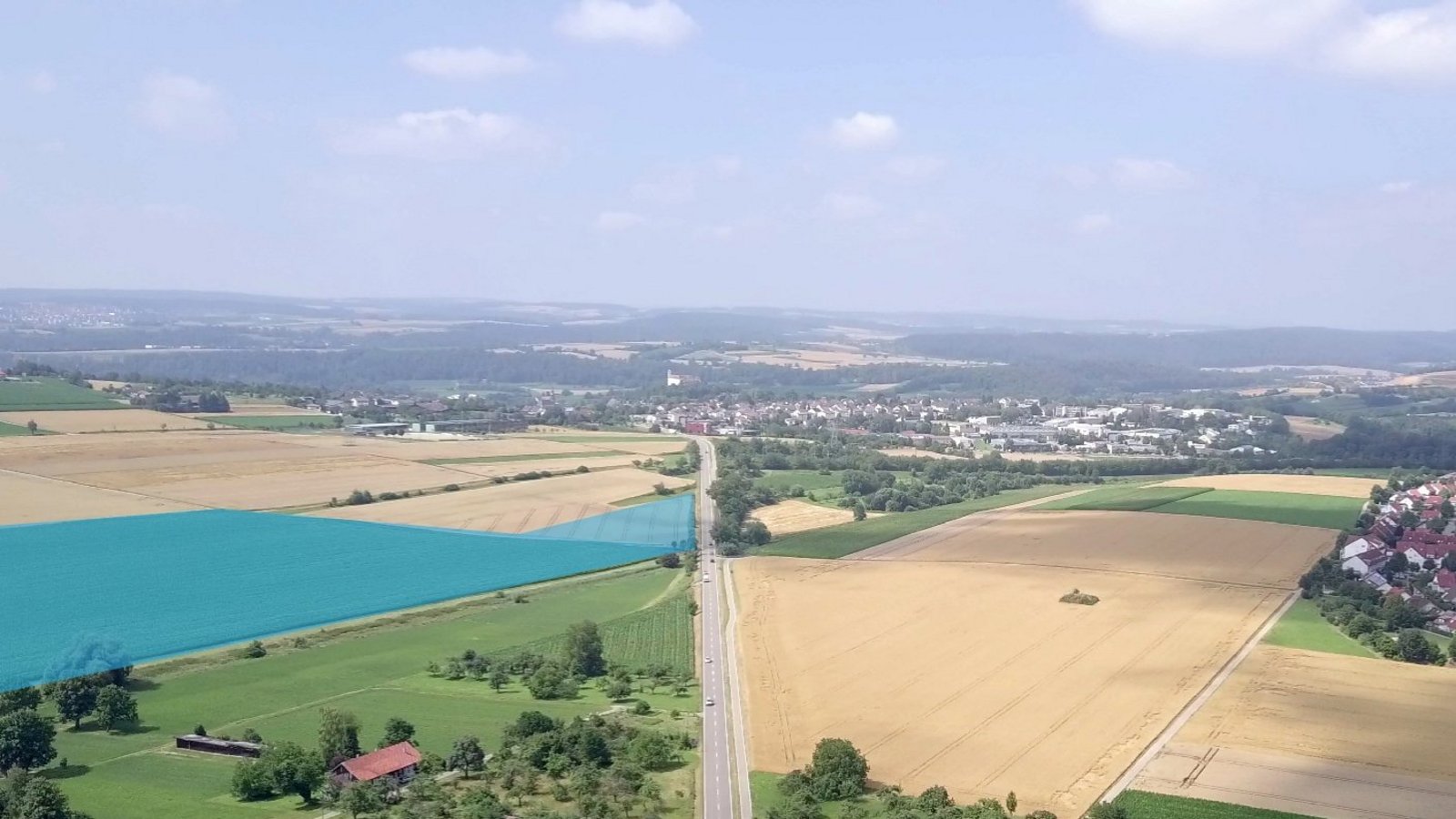Auf der blau markierten Fläche neben der Kreisstraße 1696 könnte die mittelalterliche Erlebniswelt gebaut werden. Rechts und im Vordergrund ist Kleinglattbach zu sehen, im Hintergrund Vaihingen. Archivfoto: Küppers Auf der blau markierten Fläche neben der Kreisstraße 1696 könnte die mittelalterliche Erlebniswelt gebaut werden. Rechts und im Vordergrund ist Kleinglattbach zu sehen, im Hintergrund Vaihingen. Archivfoto: Küppers