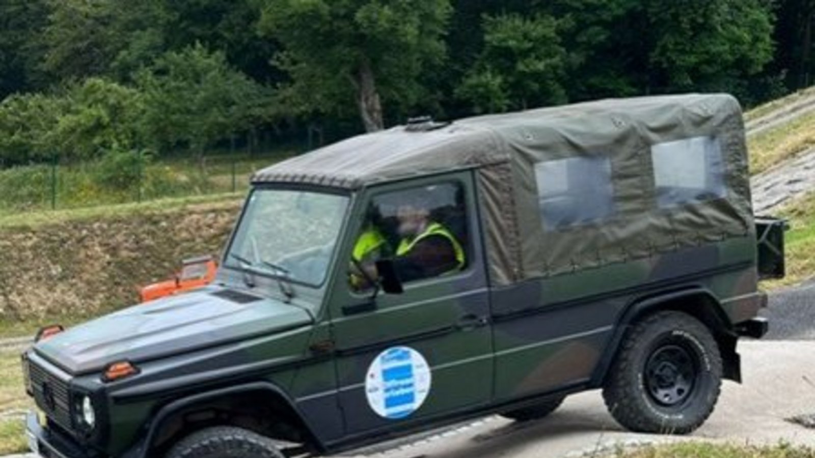 Nervenkitzel bei Offroad-Fahrten, die 1640 Euro Spenden einbringen.  Foto: p