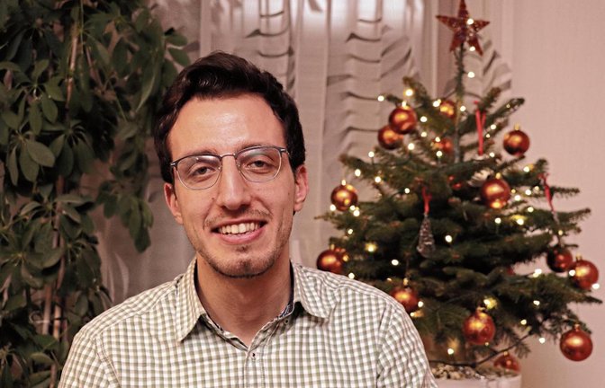 Mangels echter Bäume schmücken die jordanischen Christen zumeist künstliche Tannenbäumchen, sagt Amro Haddadin. Foto: Gergen Mangels echter Bäume schmücken die jordanischen Christen zumeist künstliche Tannenbäumchen, sagt Amro Haddadin. Foto: Gergen