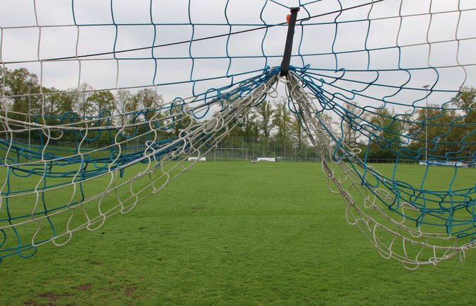 Für die Nutzung des Rasenspielfeldes in Illingen werden künftig Gebühren fällig. <span class='image-autor'>Foto: Bögel</span>