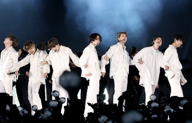 Die erfolgreichste K-Pop-Band der Welt - BTS - kommt 2026 nach Deutschland.<span class='image-autor'>Foto: -/YNA/dpa</span>