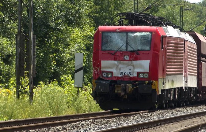 Ein fünfjähriges Kind ist bei einem Zugunglück in Baden-Württemberg tödlich verletzt worden.<span class='image-autor'>Foto: IMAGO/Die Videomanufaktur/IMAGO/Martin Dziadek</span>